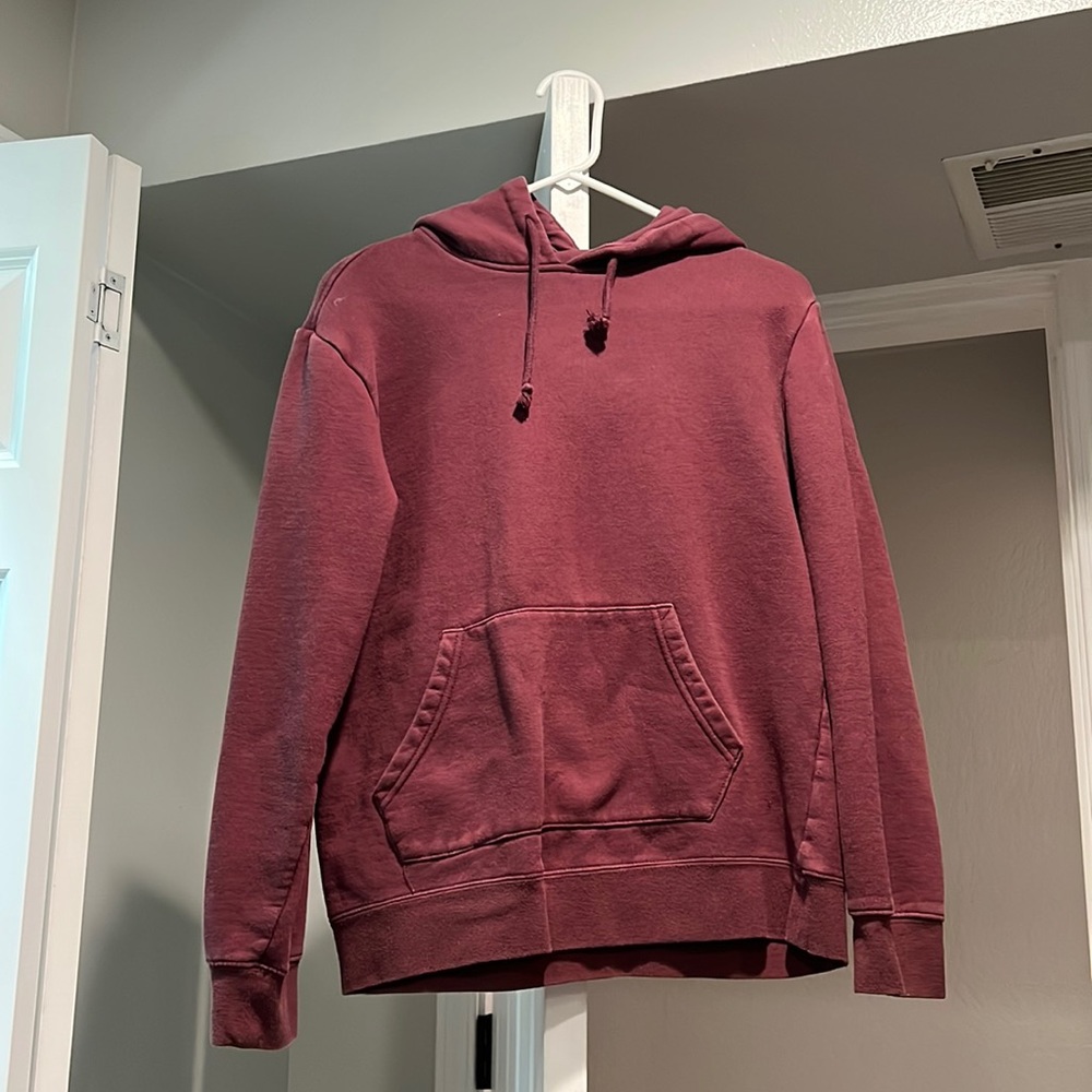 maroon color sweatshirt